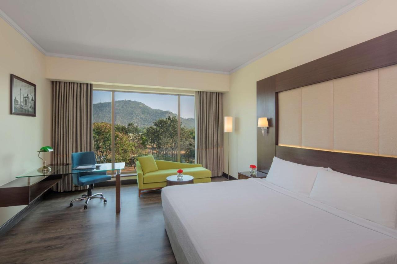 Radisson Blu Plaza Hotel Mysore Ngoại thất bức ảnh Deluxe Room