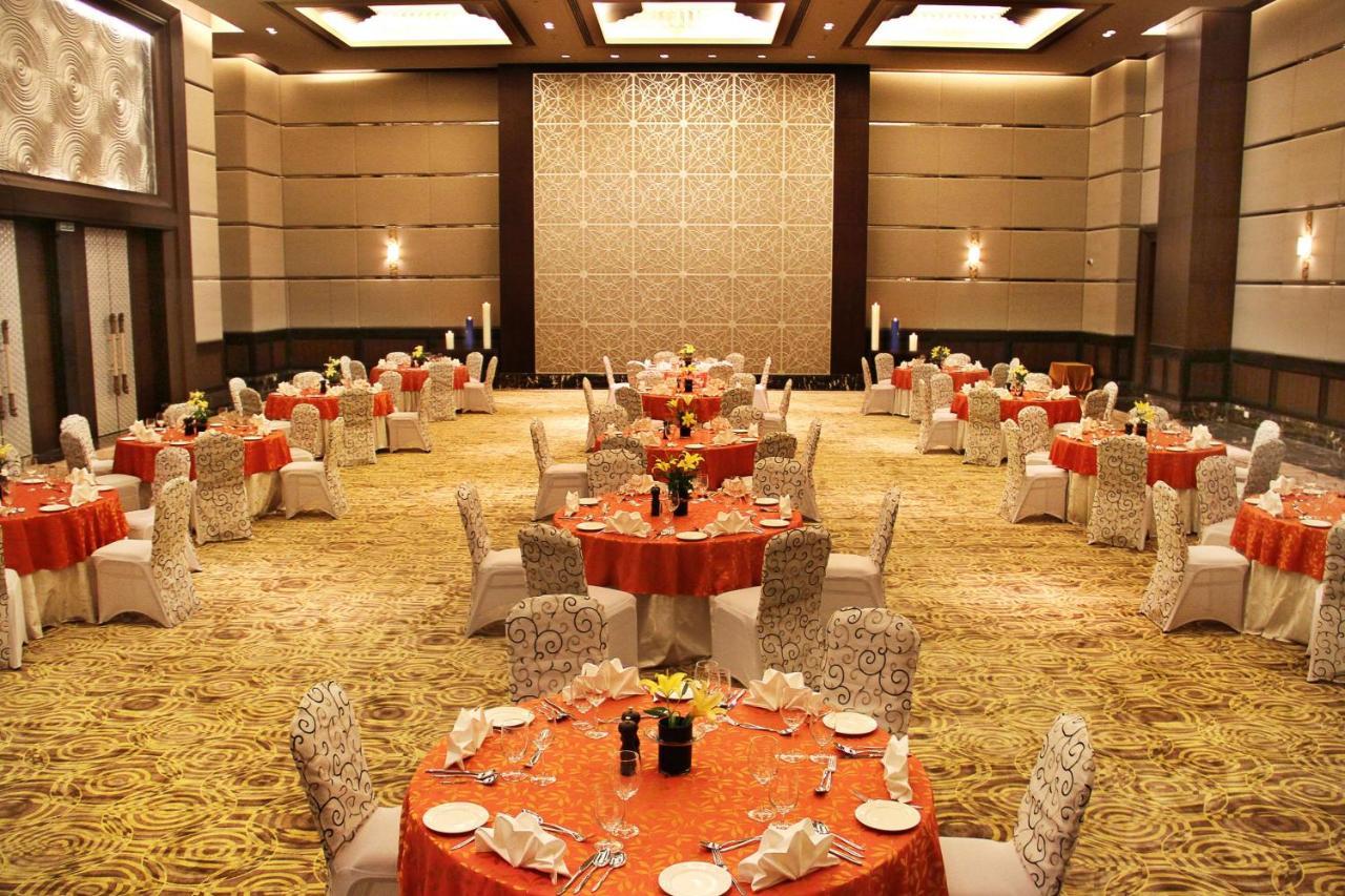 Radisson Blu Plaza Hotel Mysore Ngoại thất bức ảnh The Grand Ballroom