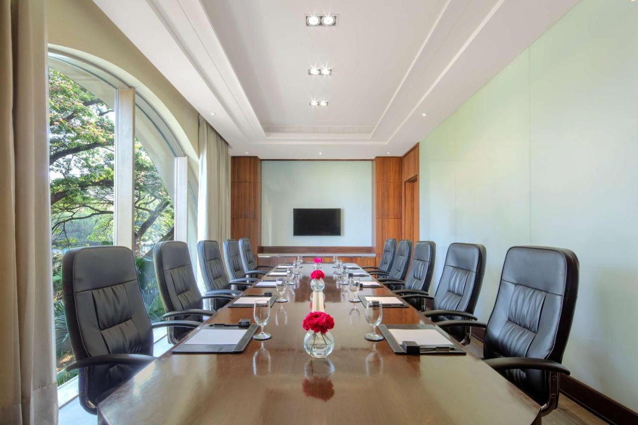 Radisson Blu Plaza Hotel Mysore Ngoại thất bức ảnh Boardroom at the Taj Bengal