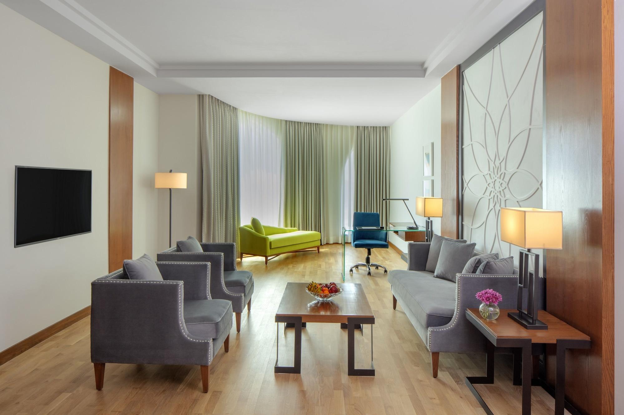 Radisson Blu Plaza Hotel Mysore Ngoại thất bức ảnh Suite at the hotel