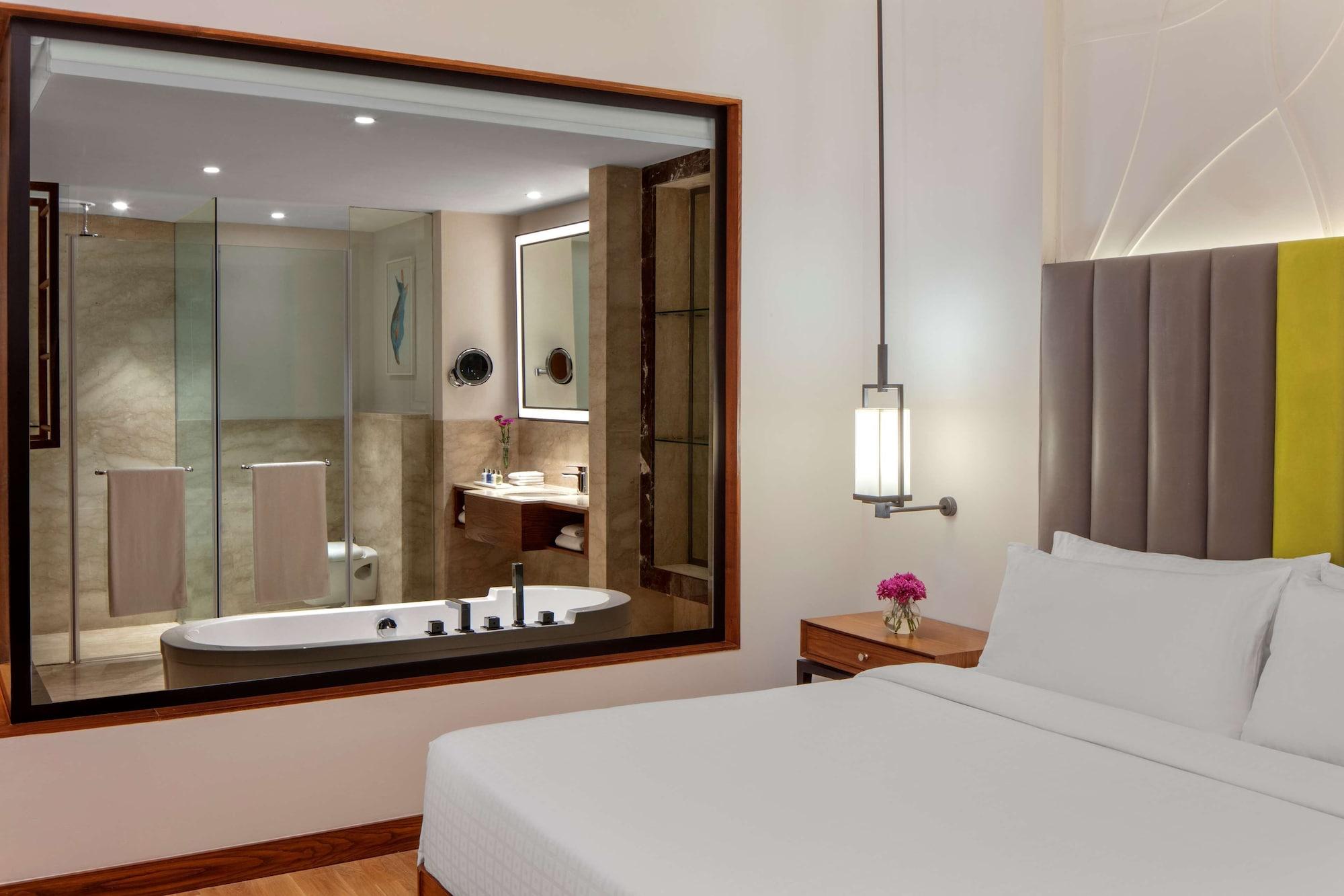 Radisson Blu Plaza Hotel Mysore Ngoại thất bức ảnh A room at the hotel