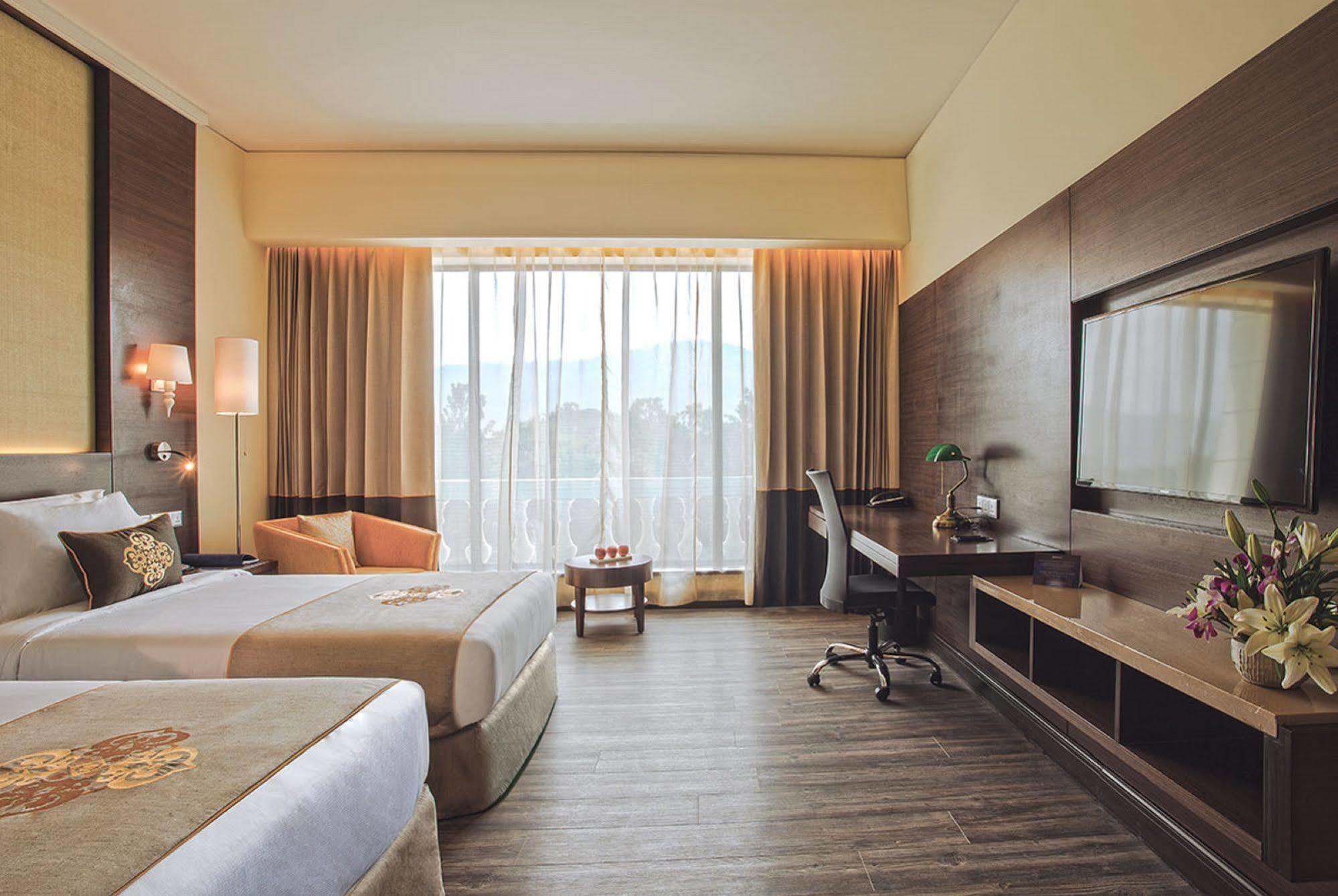 Radisson Blu Plaza Hotel Mysore Ngoại thất bức ảnh Deluxe Room