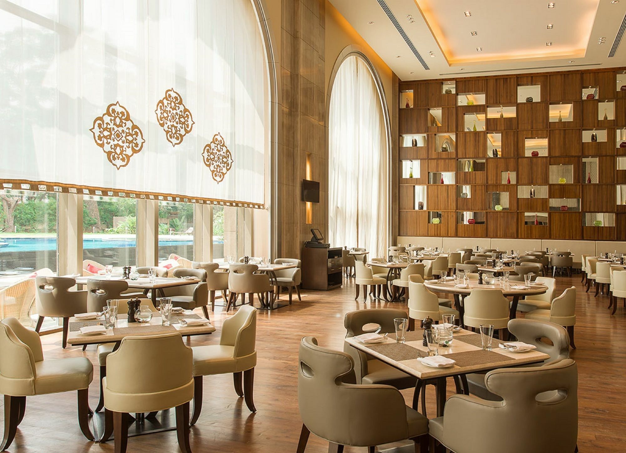 Radisson Blu Plaza Hotel Mysore Ngoại thất bức ảnh The restaurant