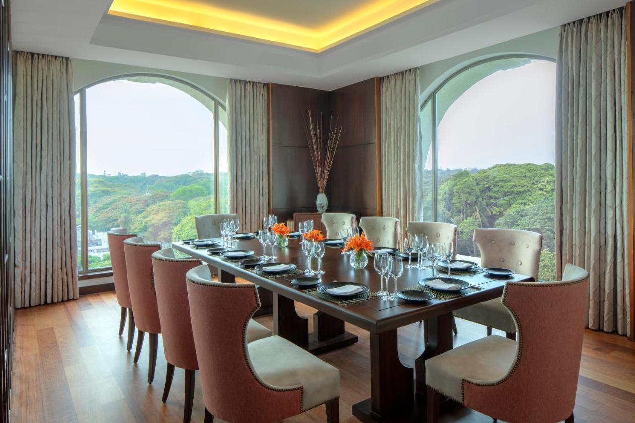 Radisson Blu Plaza Hotel Mysore Ngoại thất bức ảnh A private dining room at the Taj Bengal