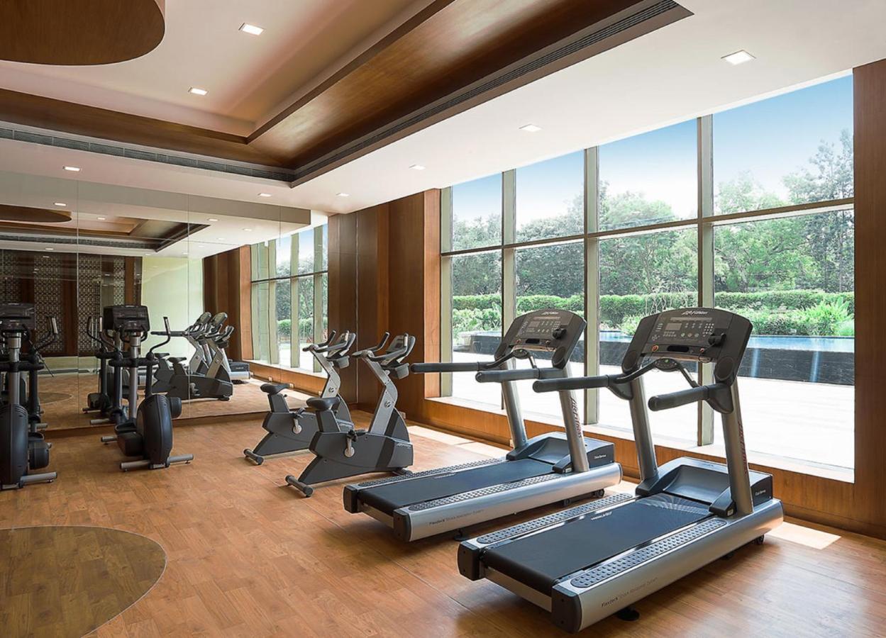 Radisson Blu Plaza Hotel Mysore Ngoại thất bức ảnh The gym at the Taj Bengal