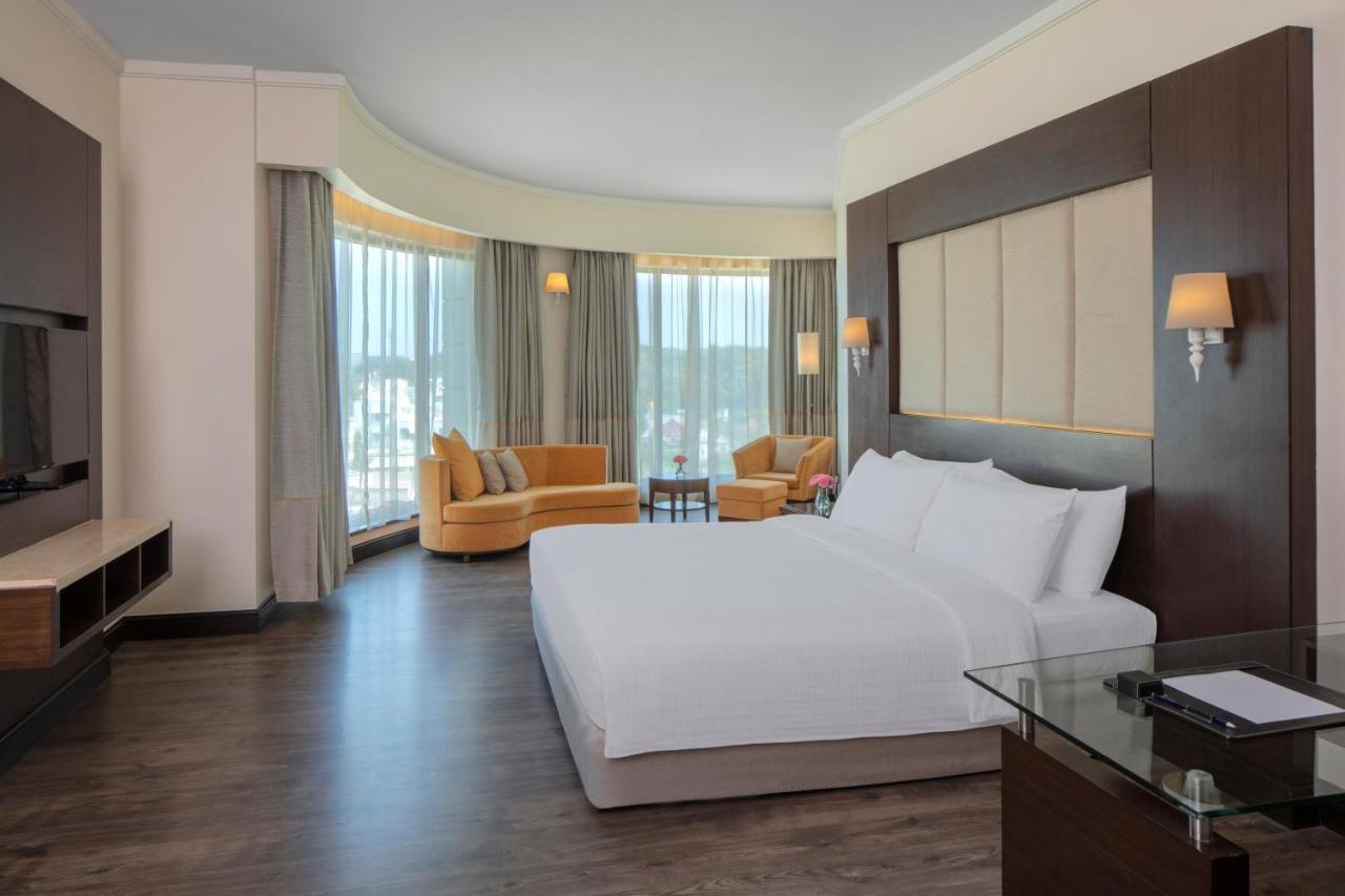 Radisson Blu Plaza Hotel Mysore Ngoại thất bức ảnh Suite